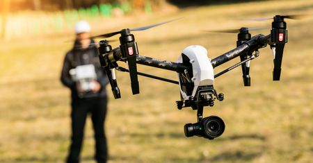 Jak działa funkcja śledzenia (follow me) w dronach?