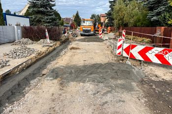 Poznań: Remont ulicy na Podolanach. Nowa nawierzchnia i rozwiązania poprawiające odwodnienie