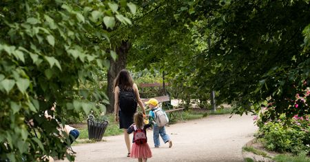 Za ten błąd można słono zapłacić. Mandat za spacer z dzieckiem