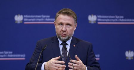 "Prymitywne i kłamliwe słowa". Szef MSWiA zapowiada kroki ws. posłanki PiS