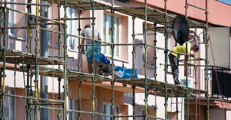32-latek wszedł po rusztowaniu. Groził byłej partnerce, że ją zabije