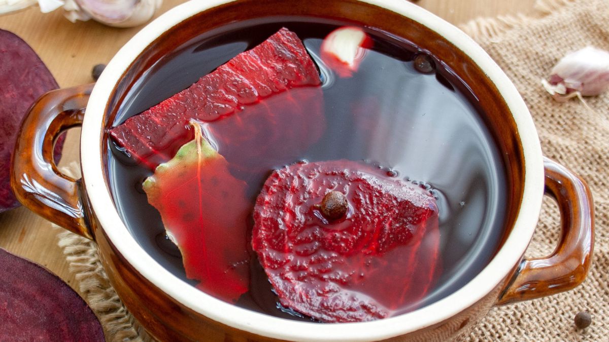 Zakwas z buraków może łatwo spleśnieć