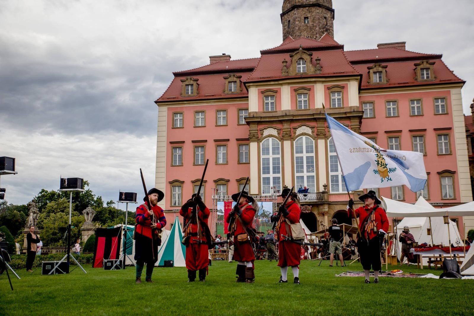 W gościach u księżnej Daisy, czyli co oferuje Zamek Książ na weekend i wakacje? Niezwykłe historie, najlepsze atrakcje, aktualne ceny