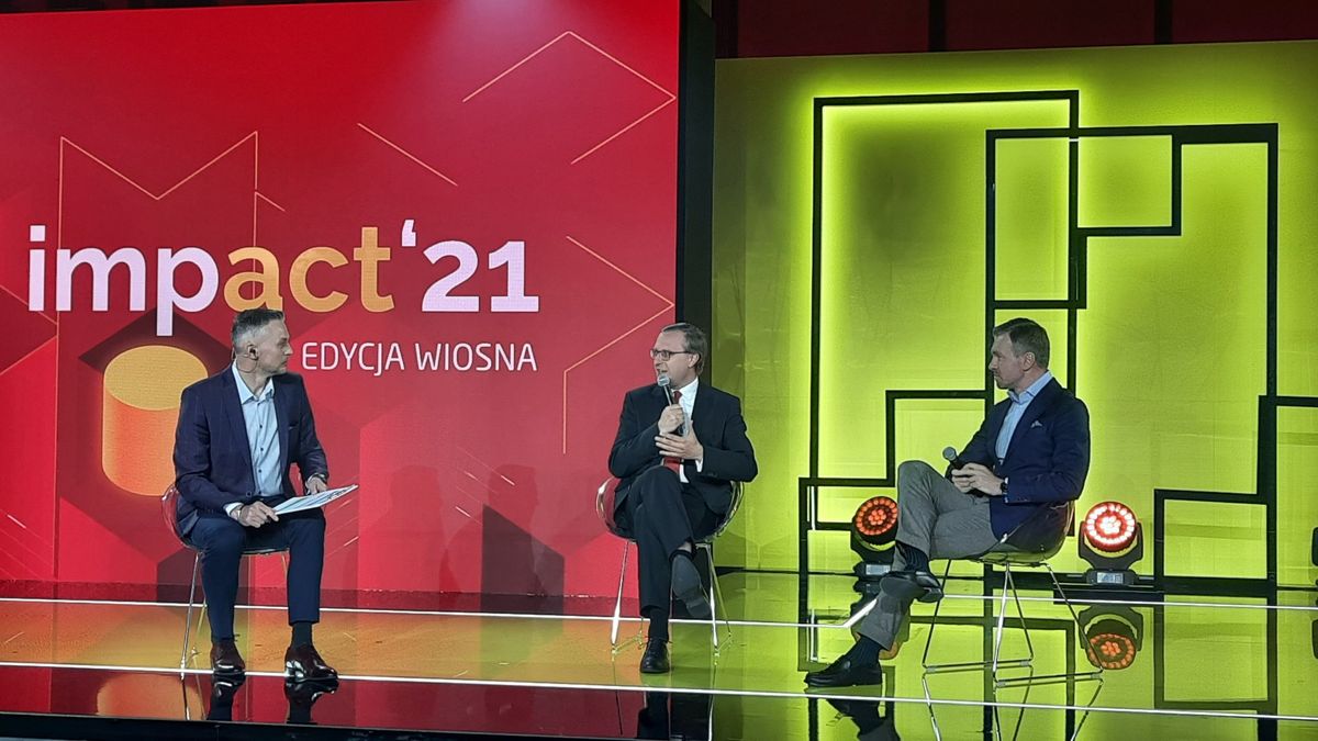 W środku - Paweł Borys, prezes PFR