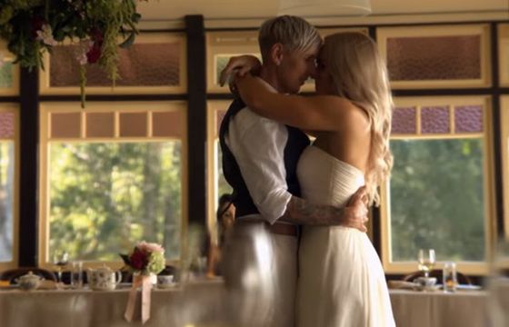 Pierwszy taniec weselny par homoseksualnych w australijskiej reklamie iPhone X