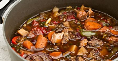 Klasyk wśród zup. Nasi dziadkowie się zajadali, dziś już nikt nie gotuje