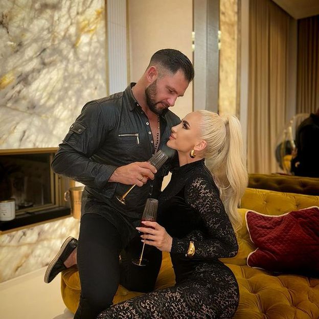 Izabela Macudzińska eksponuje biust na Malediwach, celebrując 40. URODZINY! (ZDJĘCIA)