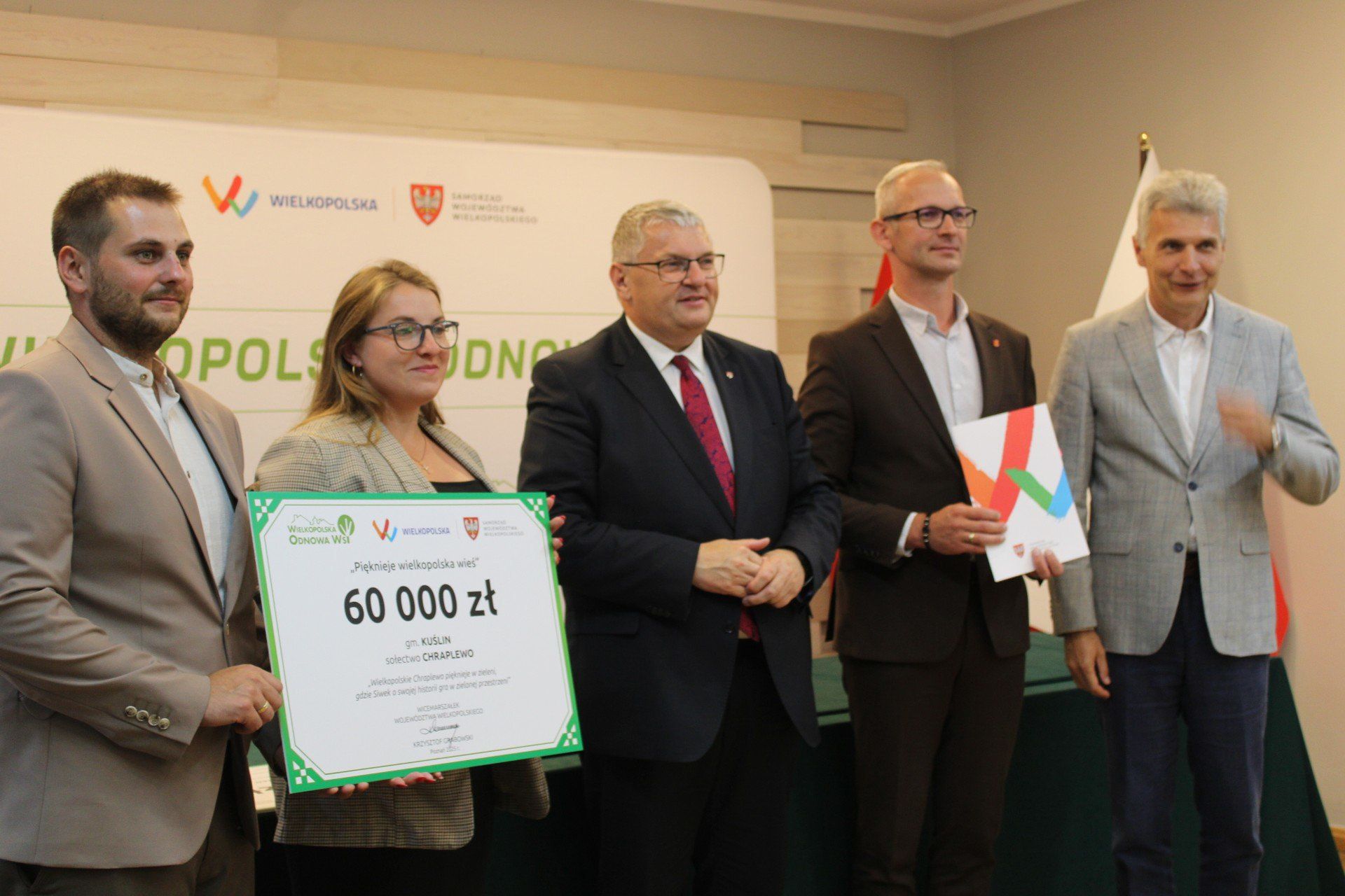W Nowym Tomyślu samorządowcy podpisali umowy na dofinansowania projektów.