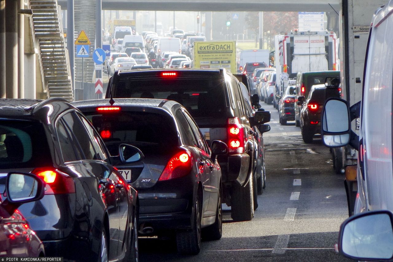 Emisja CO2 wpływa na efekt cieplarniany. Dla jakości powietrza większe znaczenie ma emisja tlenków azotu oraz cząstek stałych