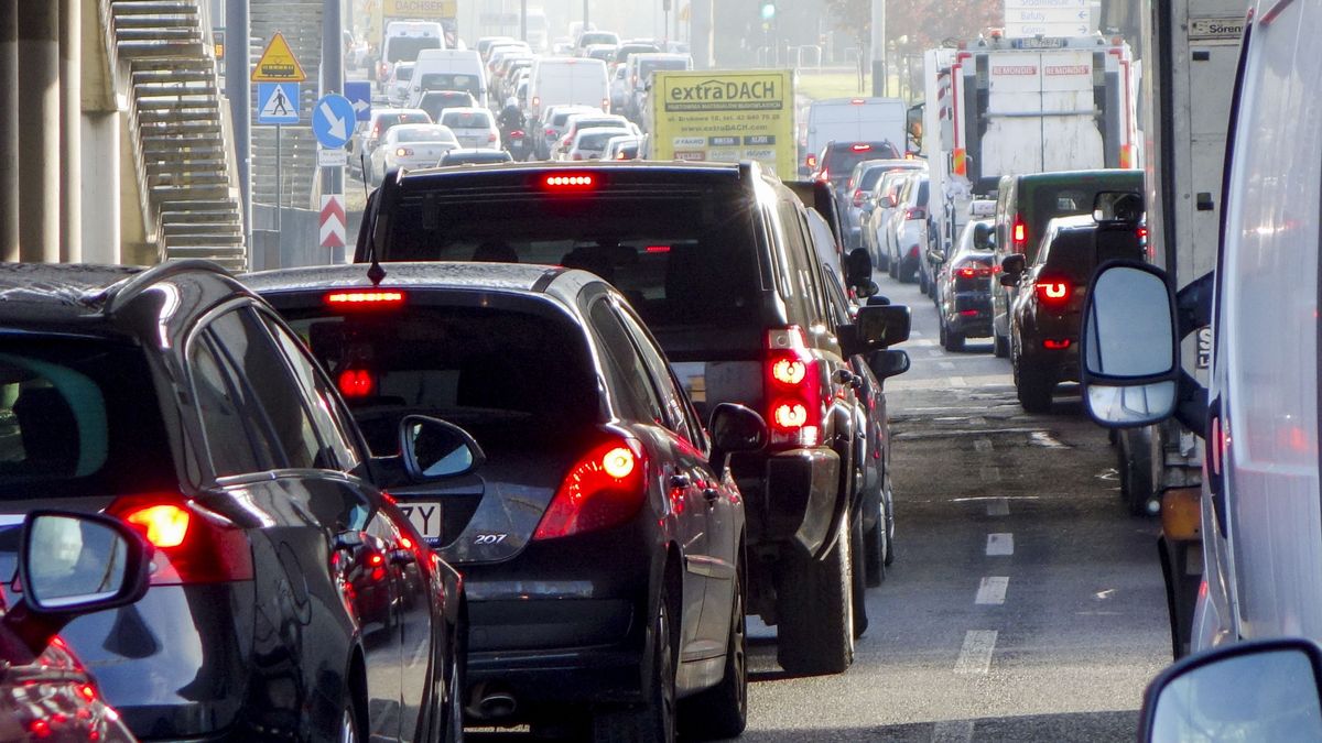 Emisja CO2 wpływa na efekt cieplarniany. Dla jakości powietrza większe znaczenie ma emisja tlenków azotu oraz cząstek stałych