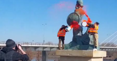 Zniszczyły warszawską Syrenę. Ruszył proces aktywistek. Jak się tłumaczyły?