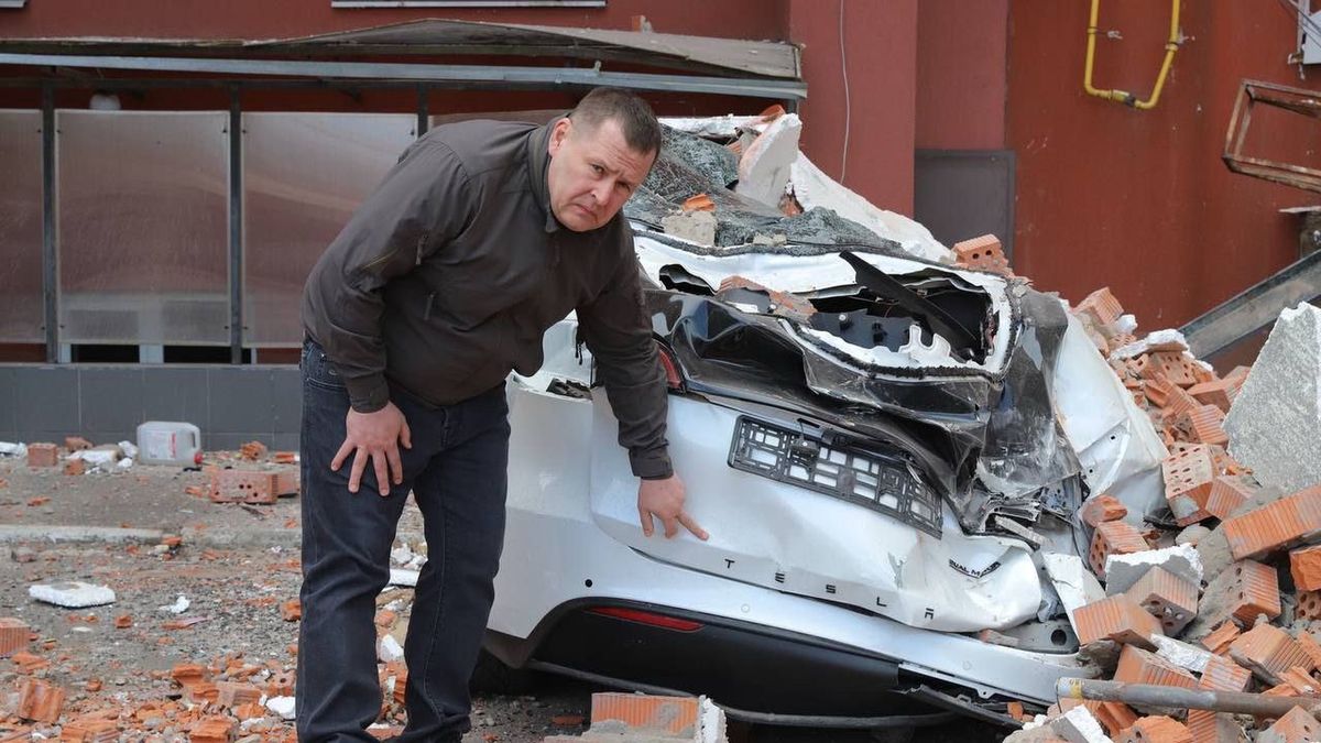 Tesla zniszczona przez rosyjskie pociski
