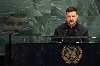 Zełenski: "Ukraińskie drony skutecznie uderzają w rosyjską logistykę"