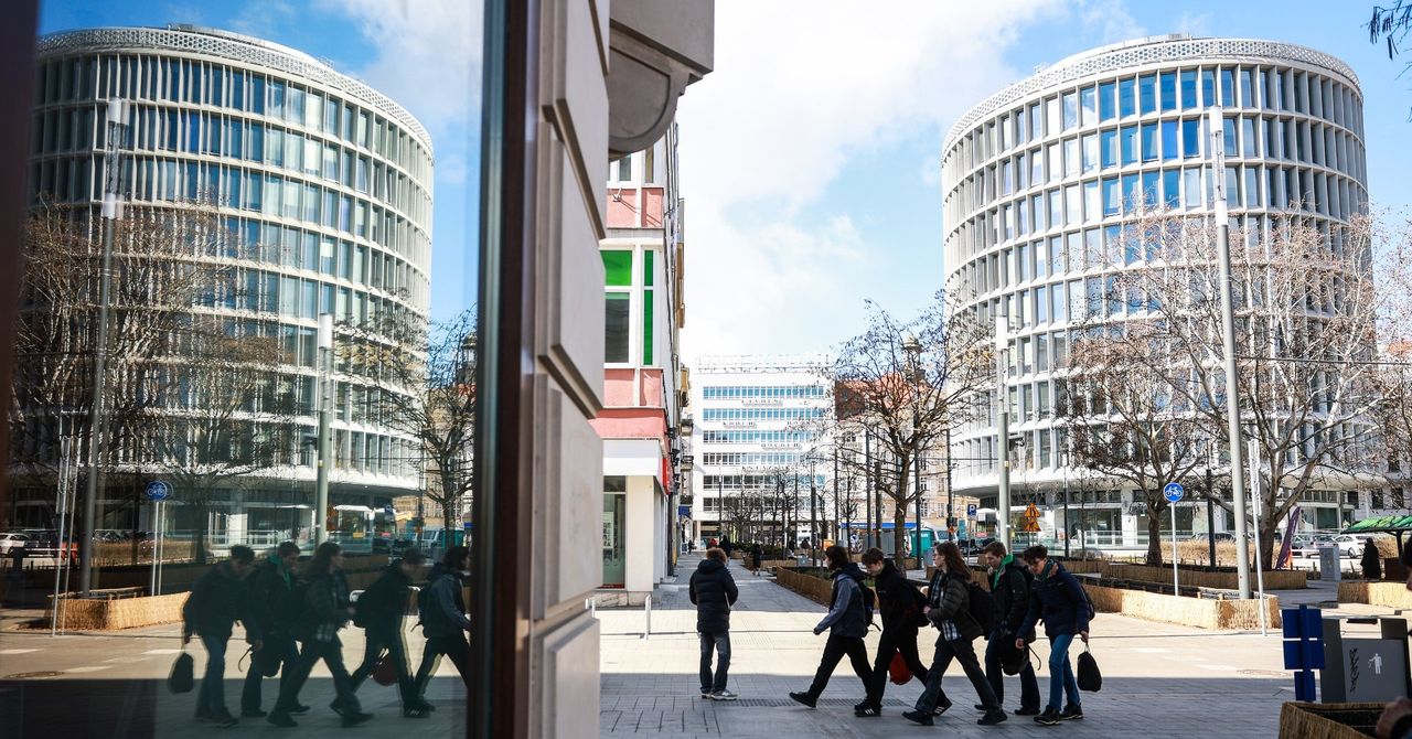 Poznań: Kosztowny łuk tramwajowy w centrum. Zapłaciliśmy za niego 6,8 mln zł. "Urzędnicy nie chcieli uznać naszych racji"