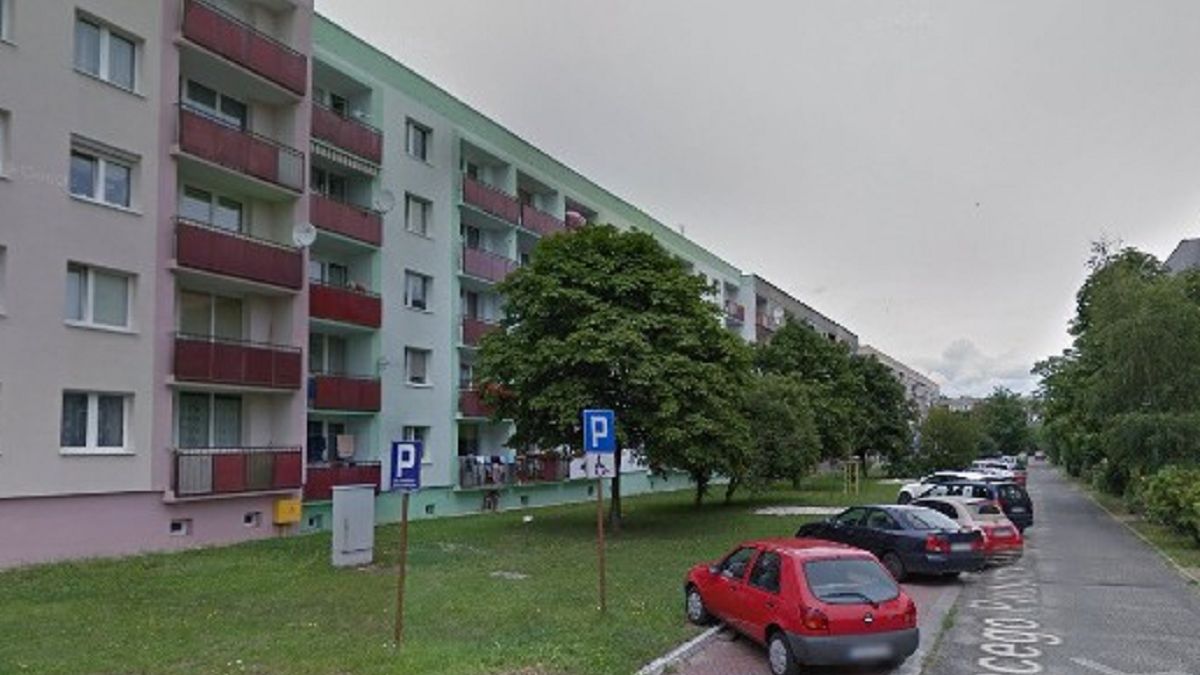 Tragedia w Żarach. 37-latek spadł z 4. piętra 