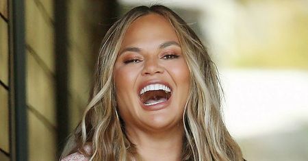 Chrissy Teigen w ogniu krytyki za WSPÓLNĄ KĄPIEL z kilkuletnimi dziećmi (FOTO)