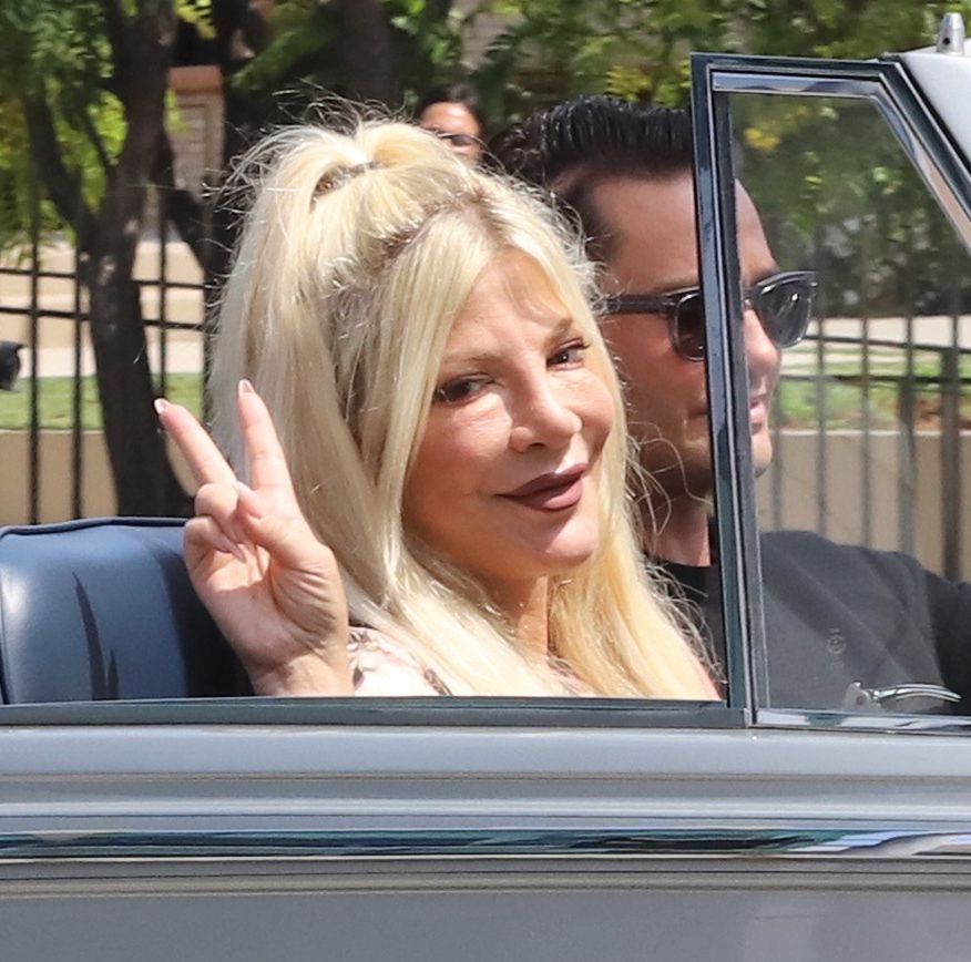 Tori Spelling na wyścigach w Beverly Hills