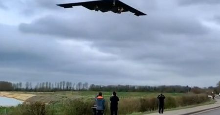 To miało być nagranie z Polski. Bombowiec lądował gdzie indziej