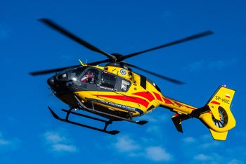 Dziewczynka potrącona koło Krakowa. Na miejscu lądował śmigłowiec LPR