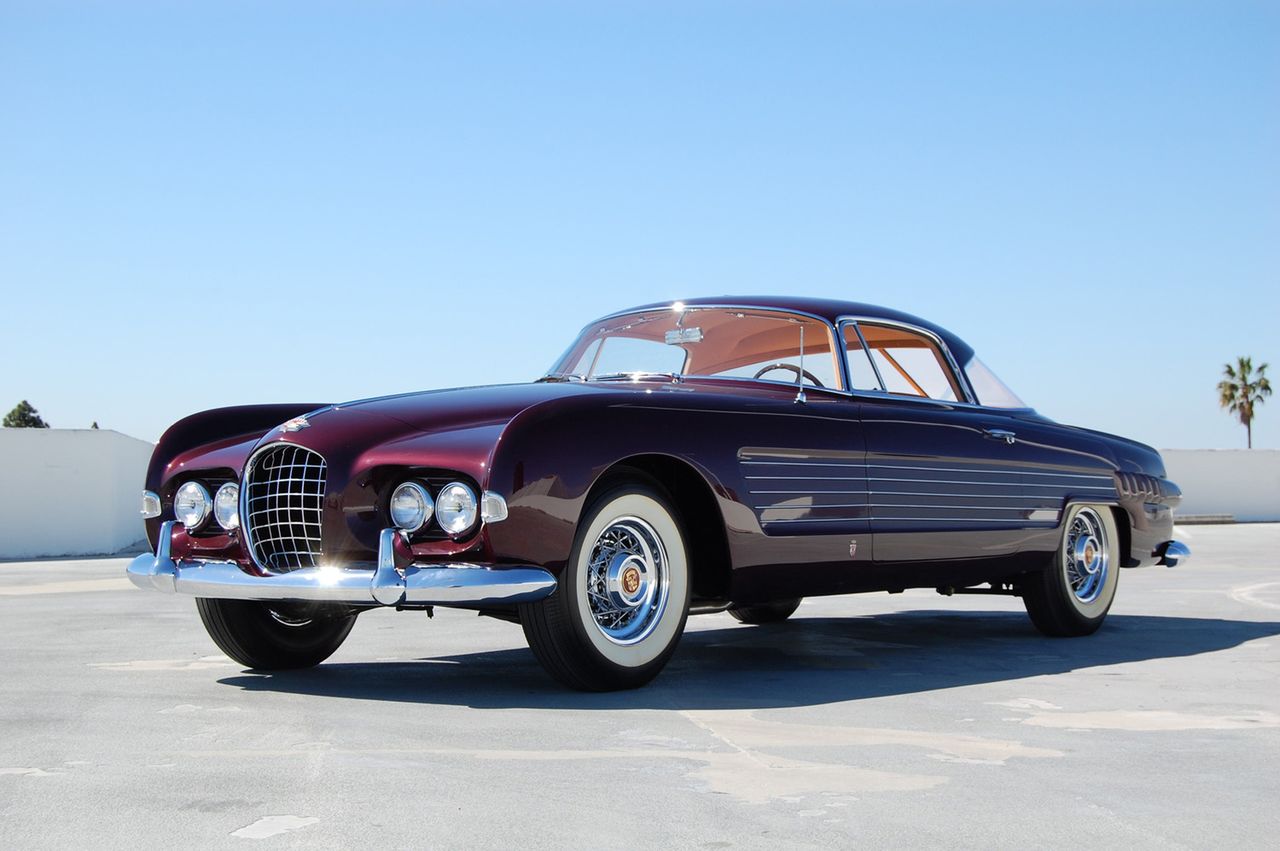 1953 Cadillac Series 62 Coupe (fot. vintagecarvault.com)