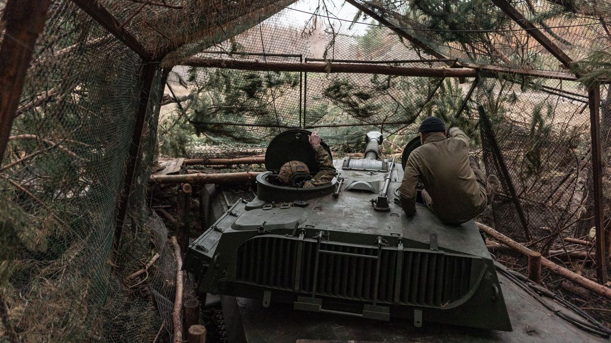 DONETSK OBLAST, UKRAINE - NOVEMBER 30: Ukrainian soldiers prepare the 2s1 artillery, in the direction of Kreminna as war between Russia and Ukraine continues in Donetsk Oblast, Ukraine on November 30, 2024. (Photo by Diego Herrera Carcedo/Anadolu via Getty Images)