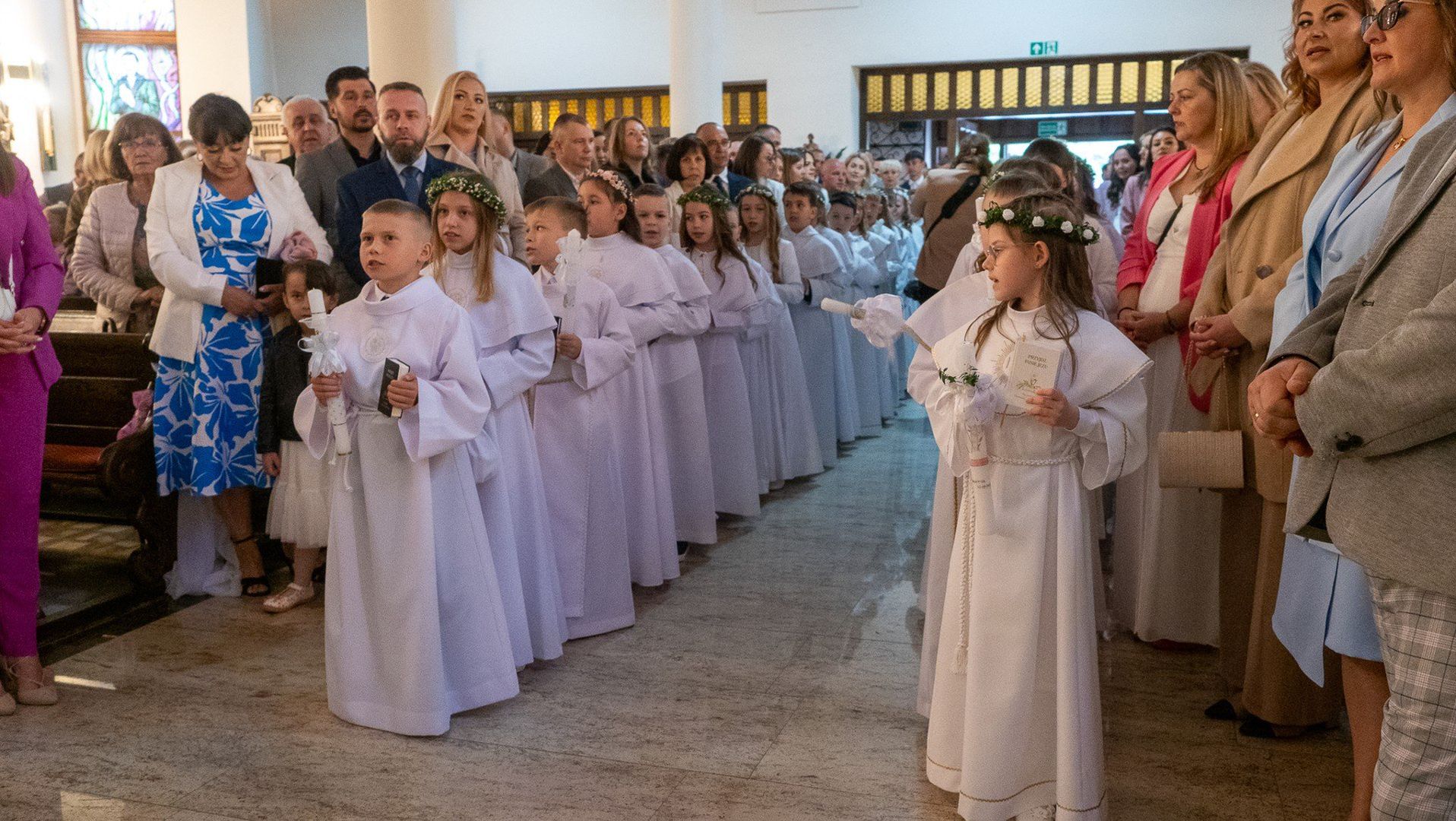 Druga grupa dzieci przyjęła Pierwszą Komunię Świętą w parafii św. Wojciecha w Wągrowcu