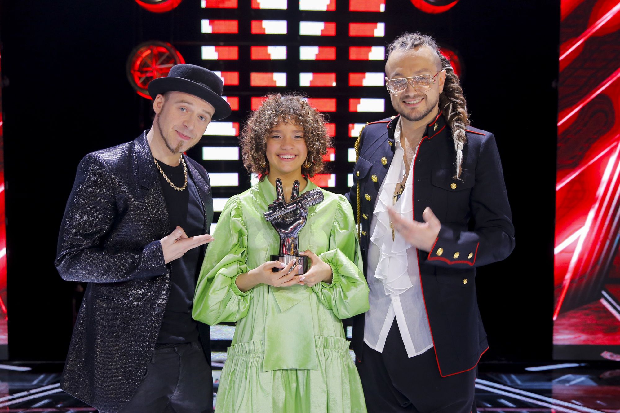 Sara Egwu-James, Tomson i Baron