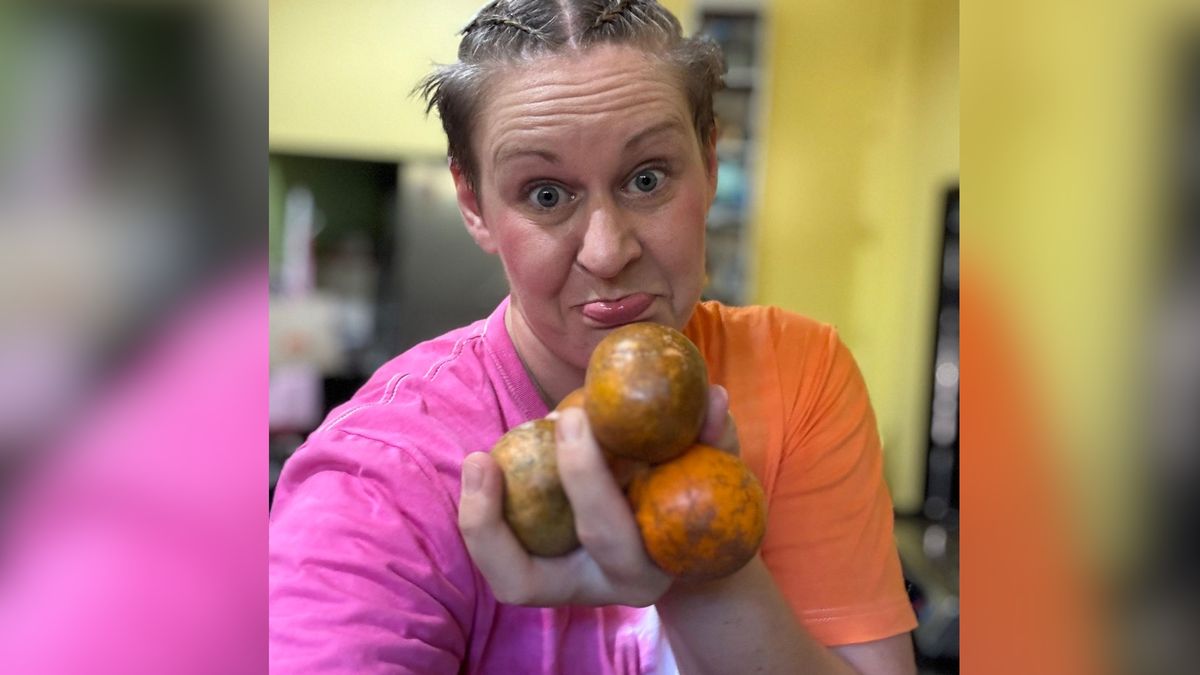 W końcu kupiła mandarynki. Spora niespodzianka.