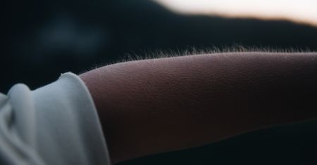 Dziwny objaw. W tym miejscu ostrzega, że rak uderzył w trzustkę