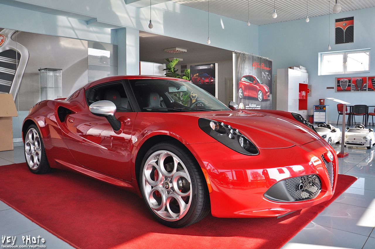 Che bella ragazza - Alfa Romeo 4C 4