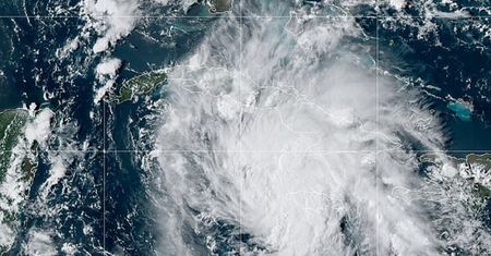 Burza tropikalna nad Atlantykiem. Poważne zagrożenie dla USA