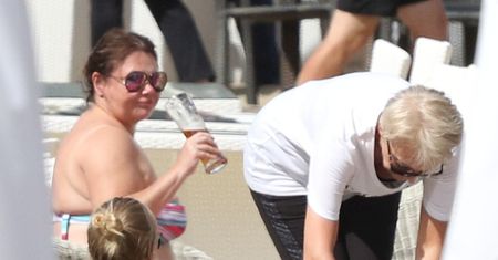 Kasia Niezgoda w bikini opala się na plaży (ZDJĘCIA)