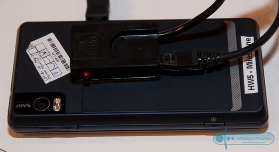 Motorola Milestone 2 i Motorola Defy na zdjęciach "na żywo" 3