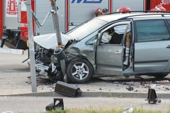 Przemyśl: Nietrzeźwy mieszkaniec rozbił audi. Świadek udaremnił mu ucieczkę
