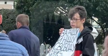 Nagranie z Rosji trafiło do sieci. Heroiczny czyn chłopaka w Petersburgu