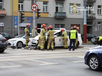 Warszawa: Kolizja w Alei Solidarności zablokowała tramwaje w stronę Pragi