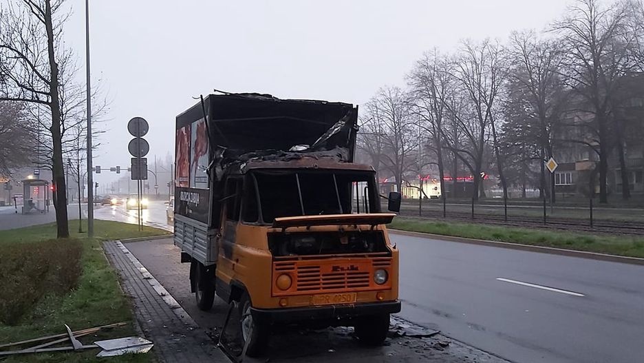W Krakowie spłonął samochód z antyaborcyjnymi hasłami