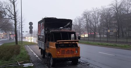 Kraków. Spłonął samochód z antyaborcyjnymi hasłami