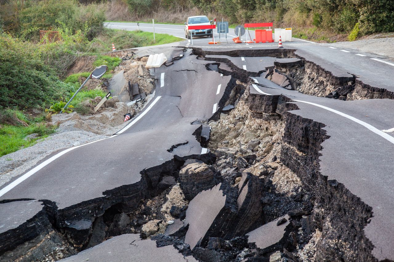 The earthquake damaged the road. Illustrative photo (photo by Filippo Coppolino, Adobe Stock)