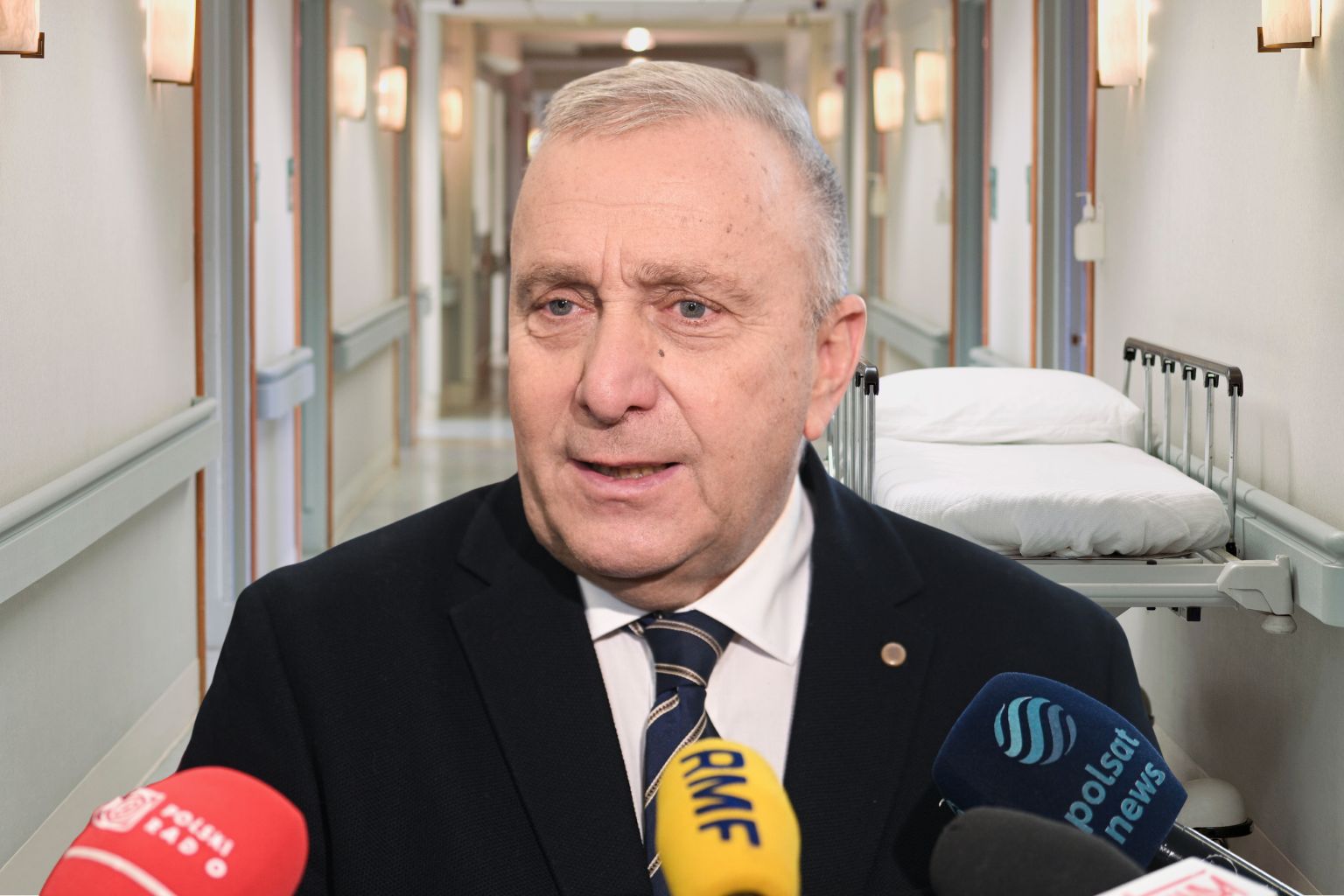 Schetyna o przychodni w Piasecznie: Skandal z dostępem do lekarzy!