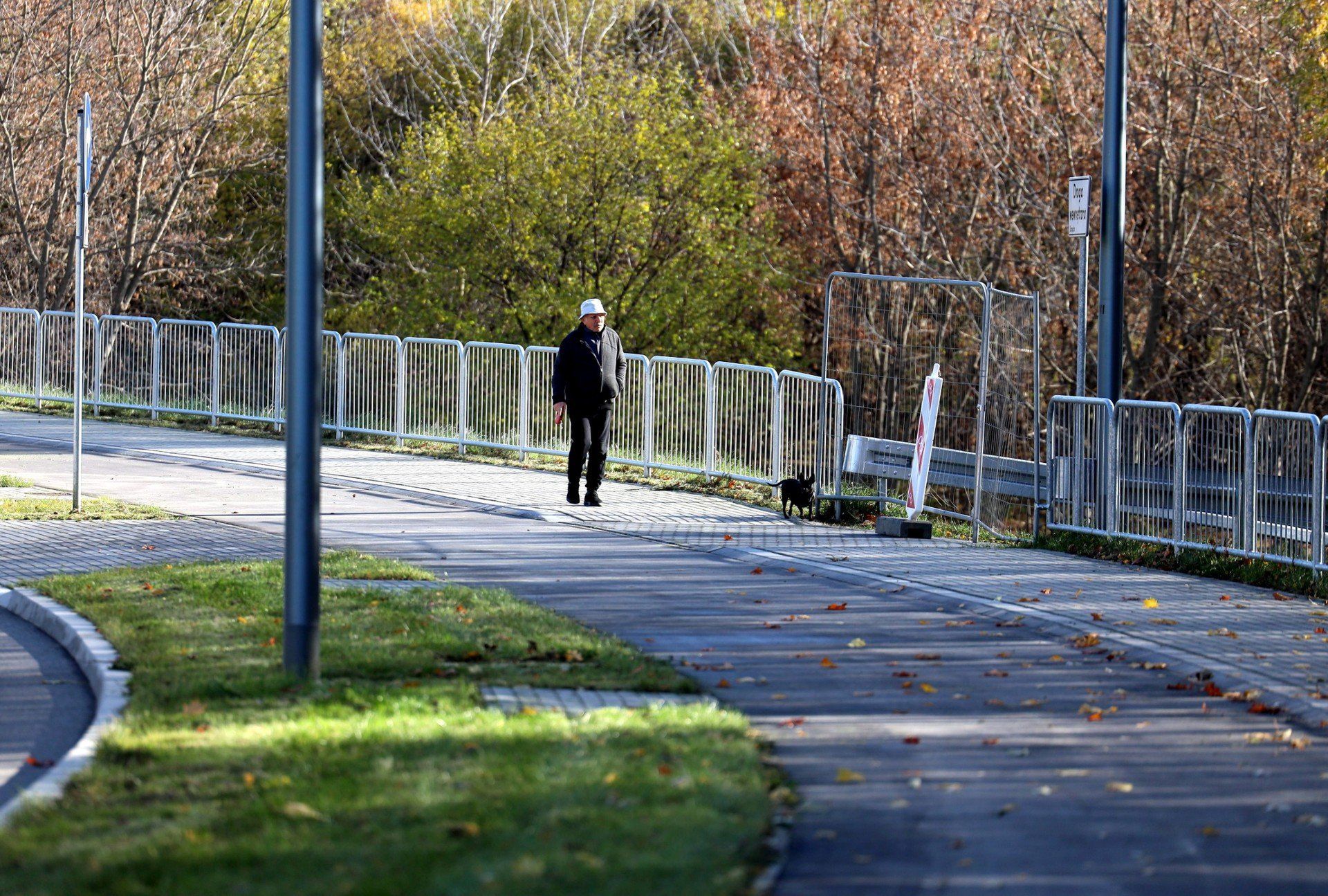 Ul. Węglarza wydłużyła się o 1,2 km. Trasa jest już gotowa do otwarcia, kierowcy wjadą na nią w piątek (31 października). - Cywilizacja przyszła na ul. Trześniowską - przekonuje jeden z mieszkańców.