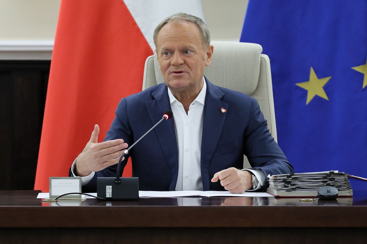 Tusk pochwalił się sondażem. "Kocham Was"