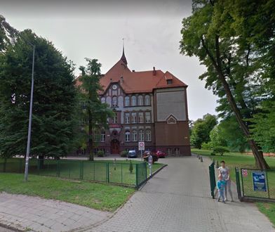 Zamknięte szkoły. Legnica. Dyrektorka II LO zmieniła zdanie. Uczniowie wracają do placówki