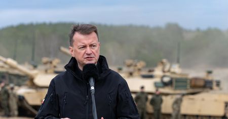 "To naprawdę dobra propozycja". Minister zachęca do wstąpienia do armii. Oto ile można zarobić