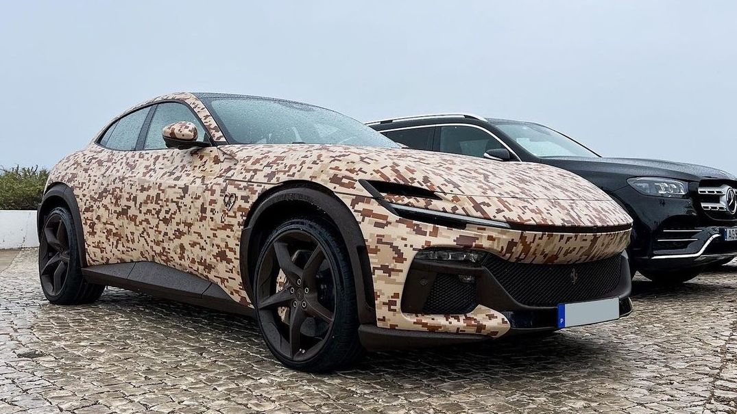 Charakterystyczny motyw jest widoczny nawet na zaciskach hamulcowych