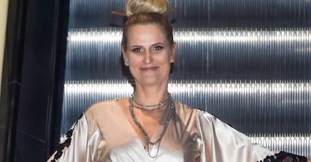 Wygładzona na twarzy Dominika Tajner pozuje TOPLESS. Poznalibyście ją na zdjęciu?