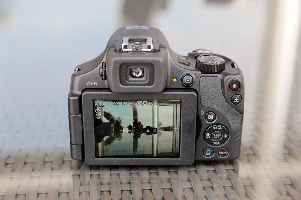 Tak wygląda Canon PowerShot SX60 3