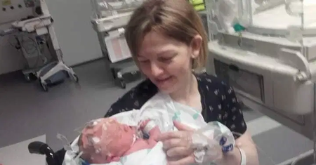 Urodził się z sześcioma palcami. Młoda mama była pewna, że to efekt znieczulenia