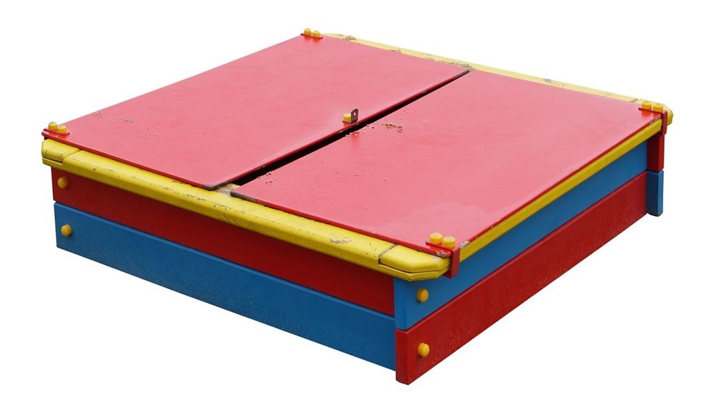 Piaskownica zamykana to świetny sposób aby uniknąć zanieczyszczenia piasku