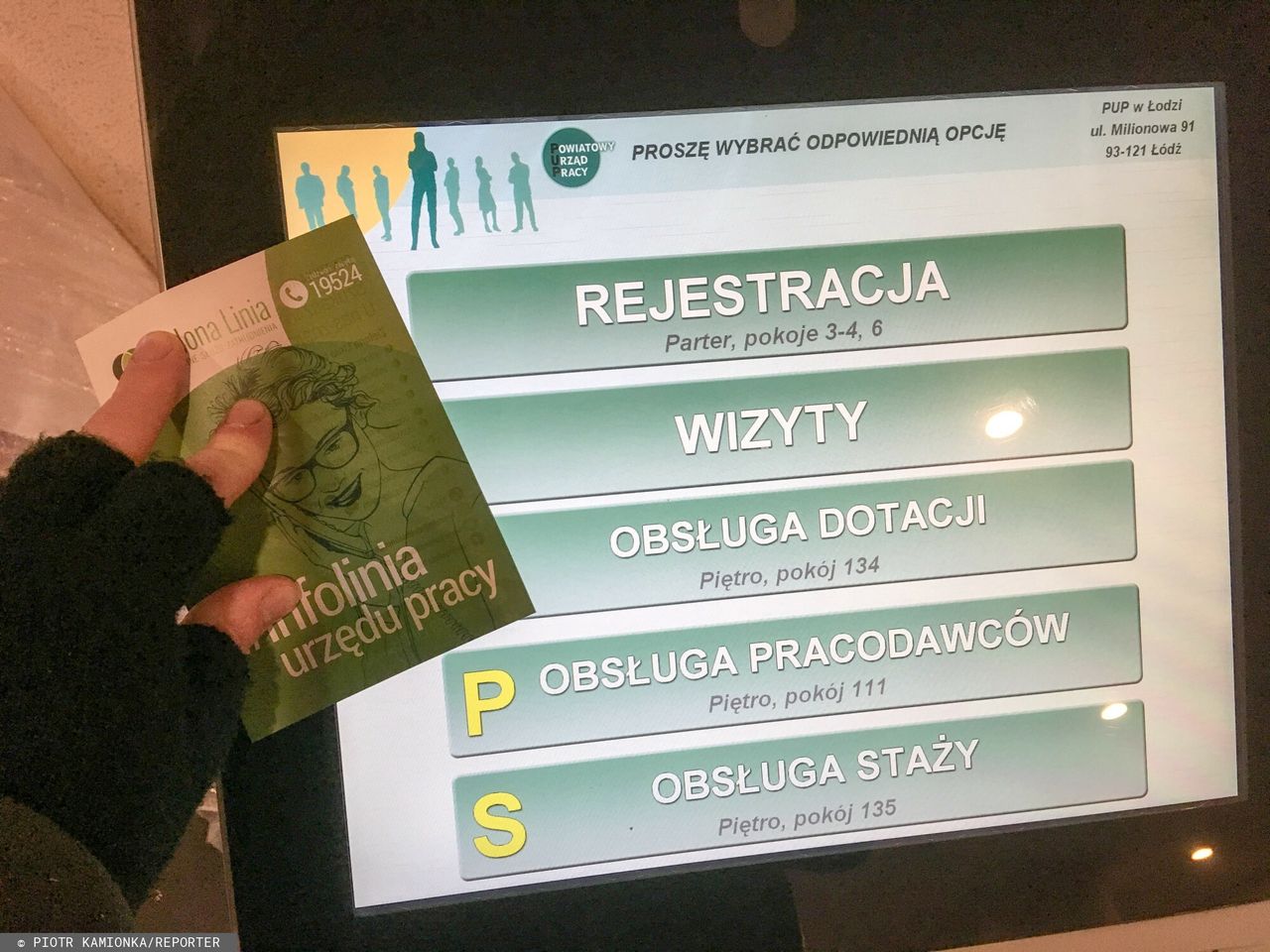 Zakład Ubezpieczeń Społecznych zachęca do umawiania się na rozmowę online z urzędnikiem